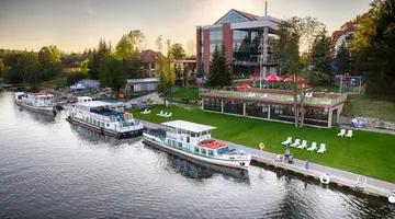 Hotel Roberts Port Lake Resort & SPA