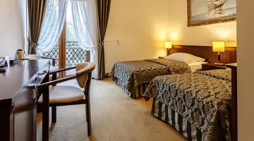 Hotel Roberts Port Lake Resort & SPA