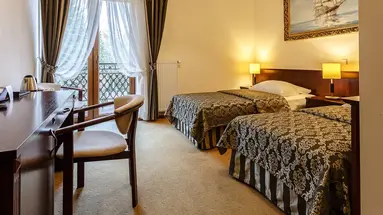 Hotel Roberts Port Lake Resort & SPA