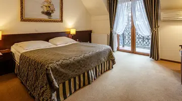 Hotel Roberts Port Lake Resort & SPA