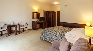 Hotel Roberts Port Lake Resort & SPA
