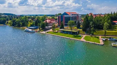 Hotel Roberts Port Lake Resort & SPA