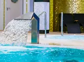 Hotel Roberts Port Lake Resort & SPA