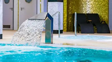 Hotel Roberts Port Lake Resort & SPA