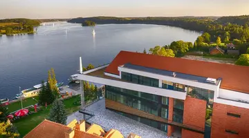 Hotel Roberts Port Lake Resort & SPA