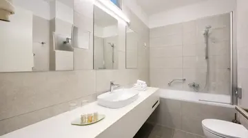 Hotel Salona Palace