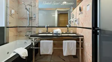 Hotel San Antonio, Podstrana