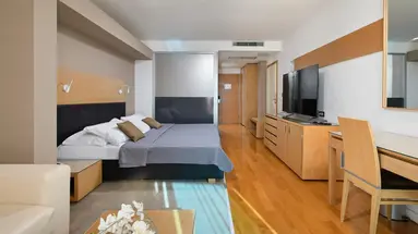 Hotel San Antonio, Podstrana