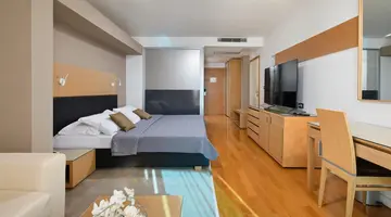 Hotel San Antonio, Podstrana