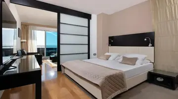 Hotel San Antonio, Podstrana