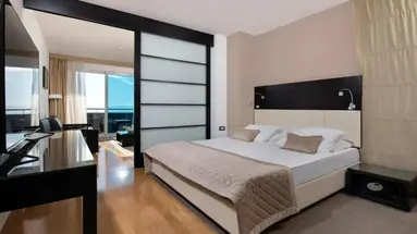 Hotel San Antonio, Podstrana