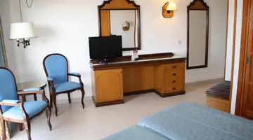 Hotel Servatur Waikiki
