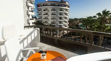 Hotel Servatur Waikiki