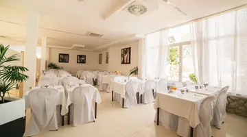 HOTEL SLAVEN***