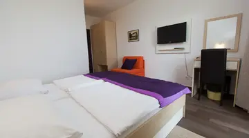 HOTEL SLAVEN***