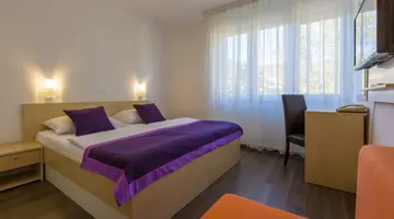 HOTEL SLAVEN***