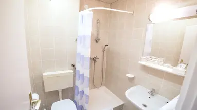 HOTEL SLAVEN***