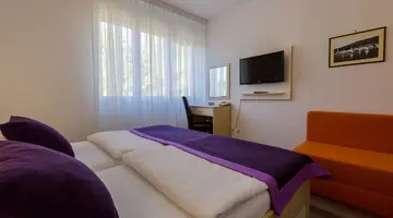HOTEL SLAVEN***