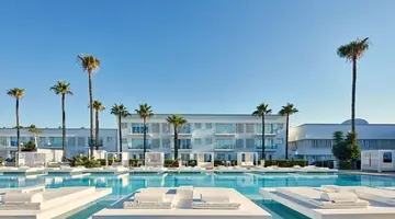 Hotel So White Beach Resort