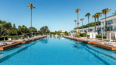Hotel So White Beach Resort