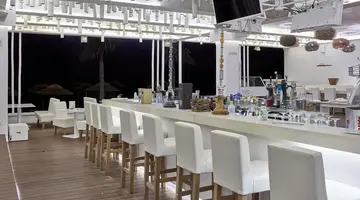 Hotel So White Beach Resort