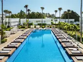 Hotel So White Beach Resort
