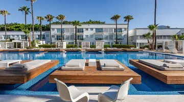 Hotel So White Beach Resort