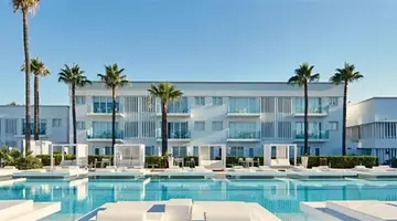 Hotel So White Beach Resort