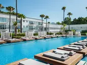 Hotel So White Beach Resort