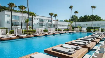 Hotel So White Beach Resort