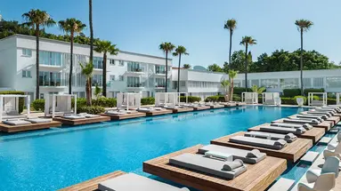 Hotel So White Beach Resort