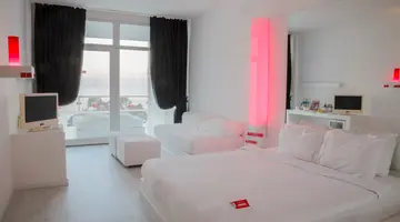 HOTEL SU