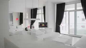 HOTEL SU