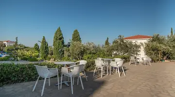Hotel Sunrise Village Beach