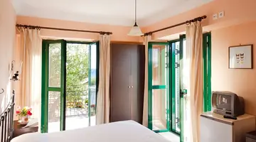 Hotel Tara Beach