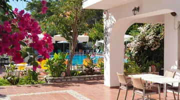 Hotel Tara Beach