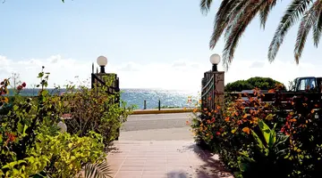 Hotel Tara Beach