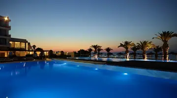 Hotel The Ixian Grand & All Suites