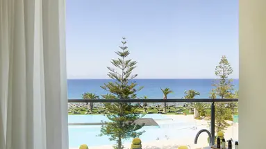 Hotel The Ixian Grand & All Suites