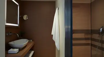 Hotel The Ixian Grand & All Suites