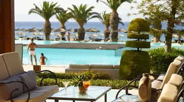 Hotel The Ixian Grand & All Suites