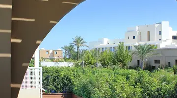 Hotel The Ixian Grand & All Suites