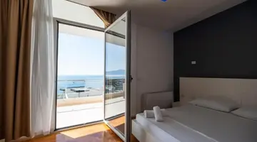HOTEL THEA