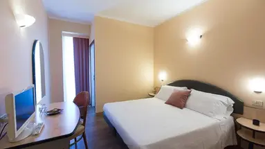 HOTEL TREVI***