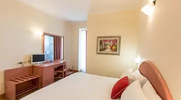 HOTEL TREVI***