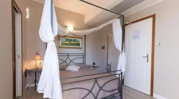 HOTEL TREVI***