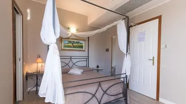 HOTEL TREVI***