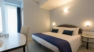 HOTEL TREVI***