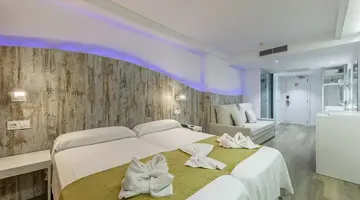 Hotel Triton Beach