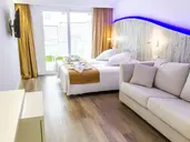 Hotel Triton Beach